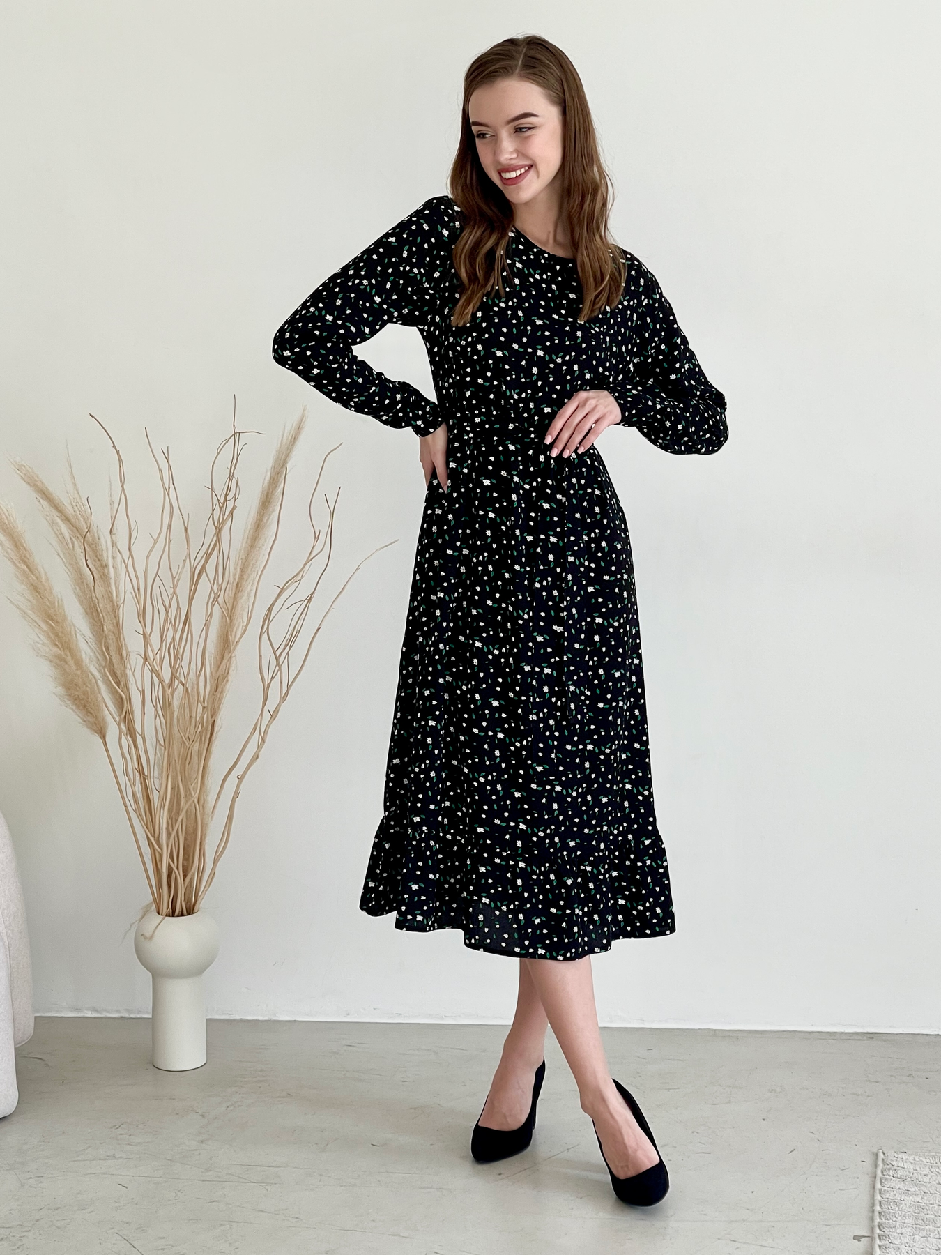 Купити Довга сукня в квіточку чорна з довгим рукавом Merlini Форі 700001204, розмір 42-44 (S-M) в інтернет-магазині