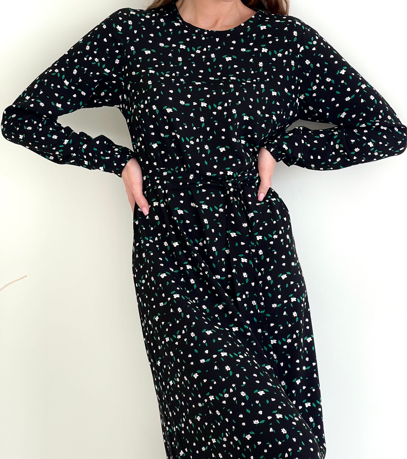 Купить Длинное платье в цветочек черное с длинным рукавом Merlini Фори 700001204, размер 42-44 (S-M) в интернет-магазине