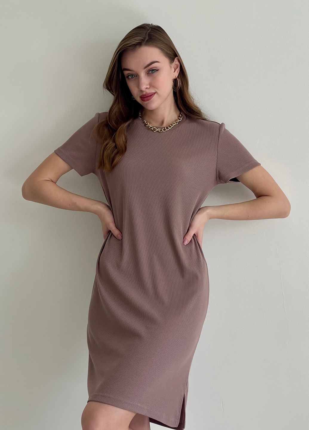 Купить Платье-футболка до колена в рубчик цвета мокко Merlini Милан 700000144 размер 42-44 (S-M) в интернет-магазине