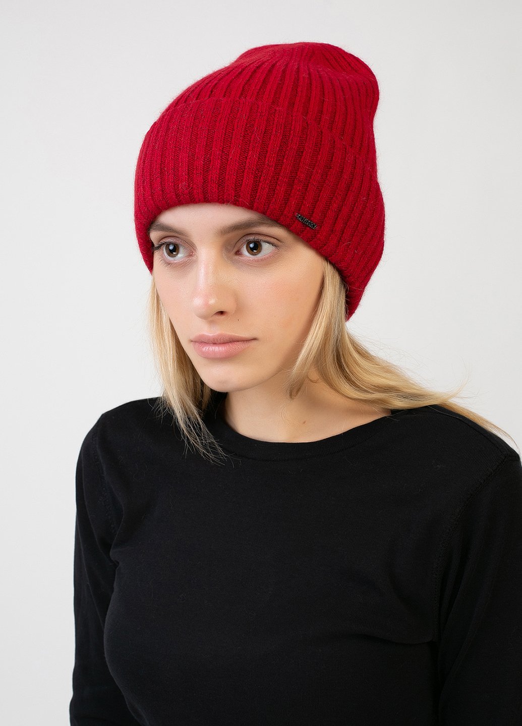 Купить Теплая зимняя велюровая шапка Merlini Хэлли 330075 - Красный в интернет-магазине