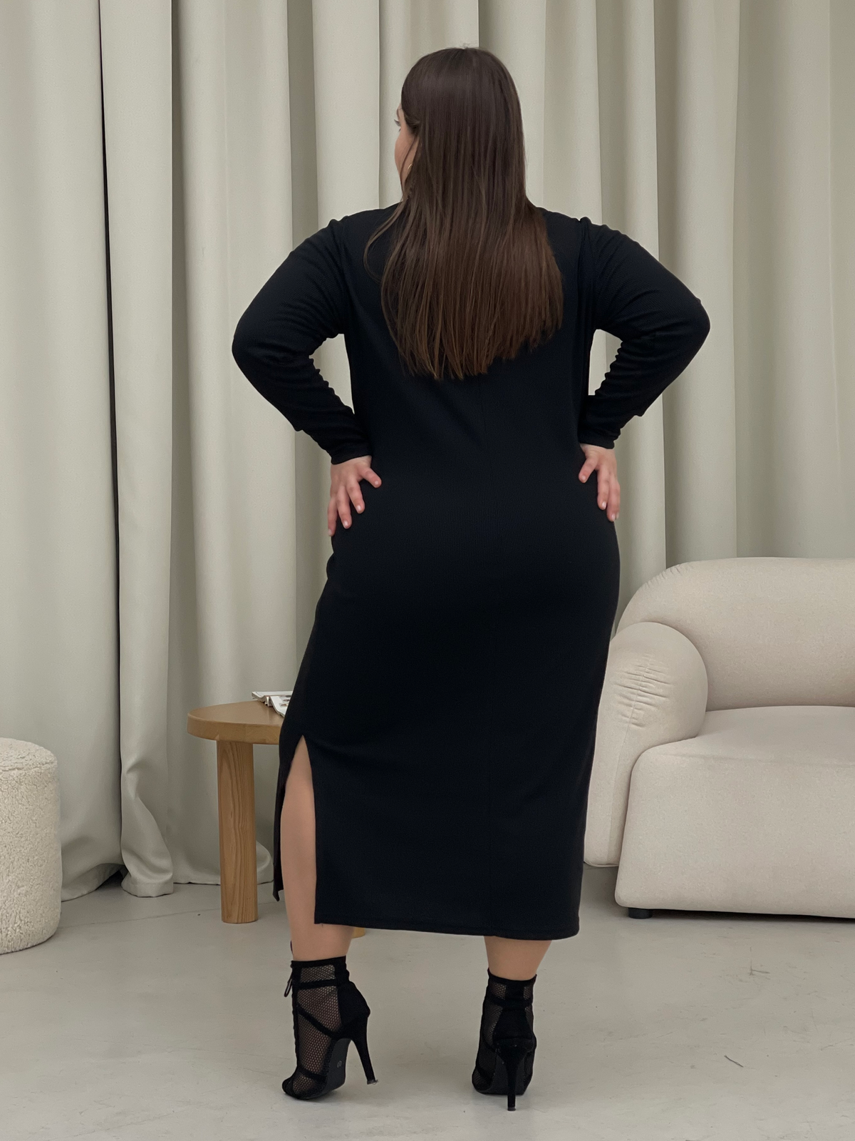 Купить Длинное платье черное в рубчик с длинным рукавом Merlini Кондо 700001161, размер 42-44 (S-M) в интернет-магазине