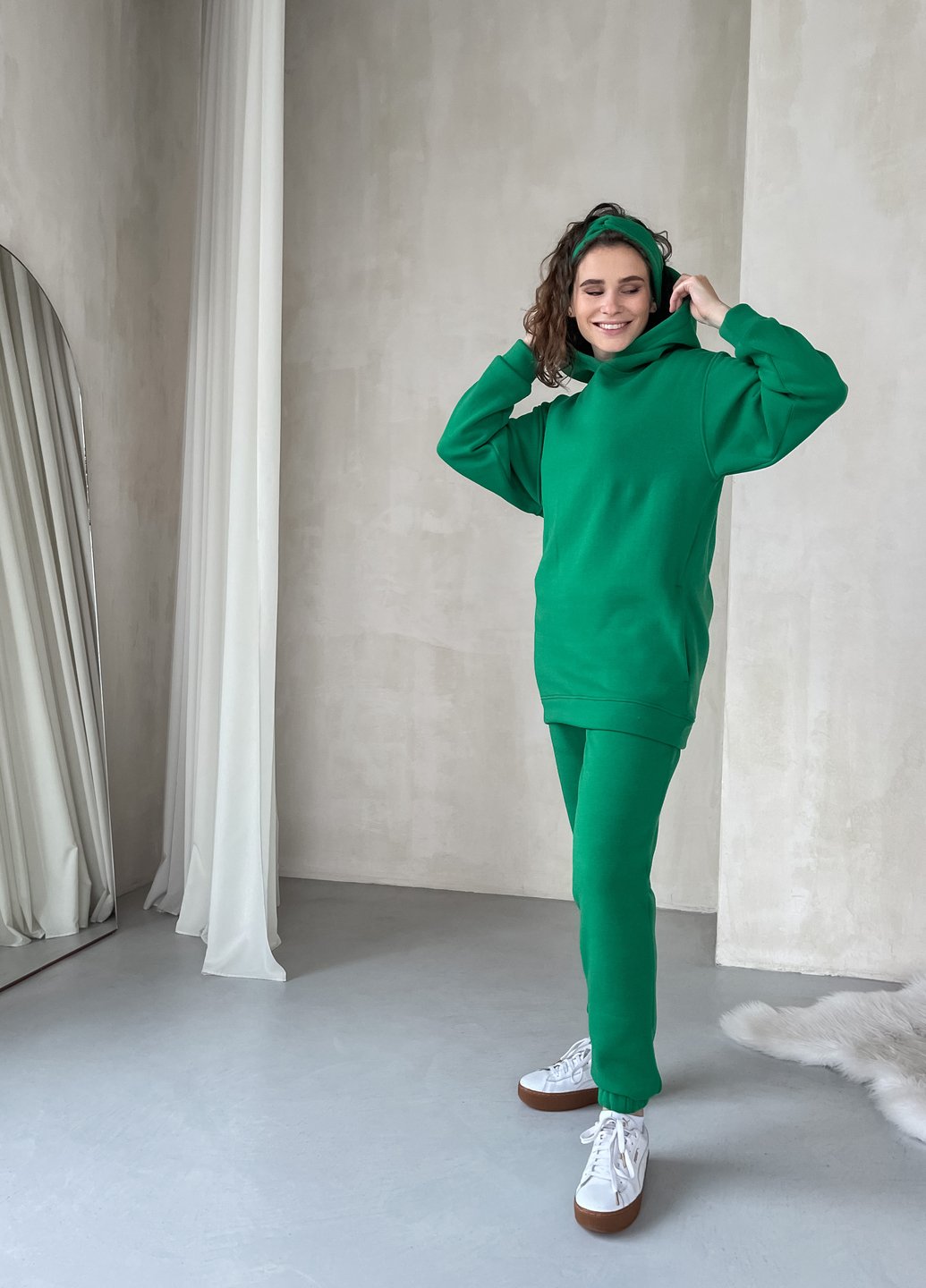 Купить Теплый зеленый спортивный костюм женский на флисе двойка: худи, спортивные штаны Брианца 100000185, размер 42-44 в интернет-магазине