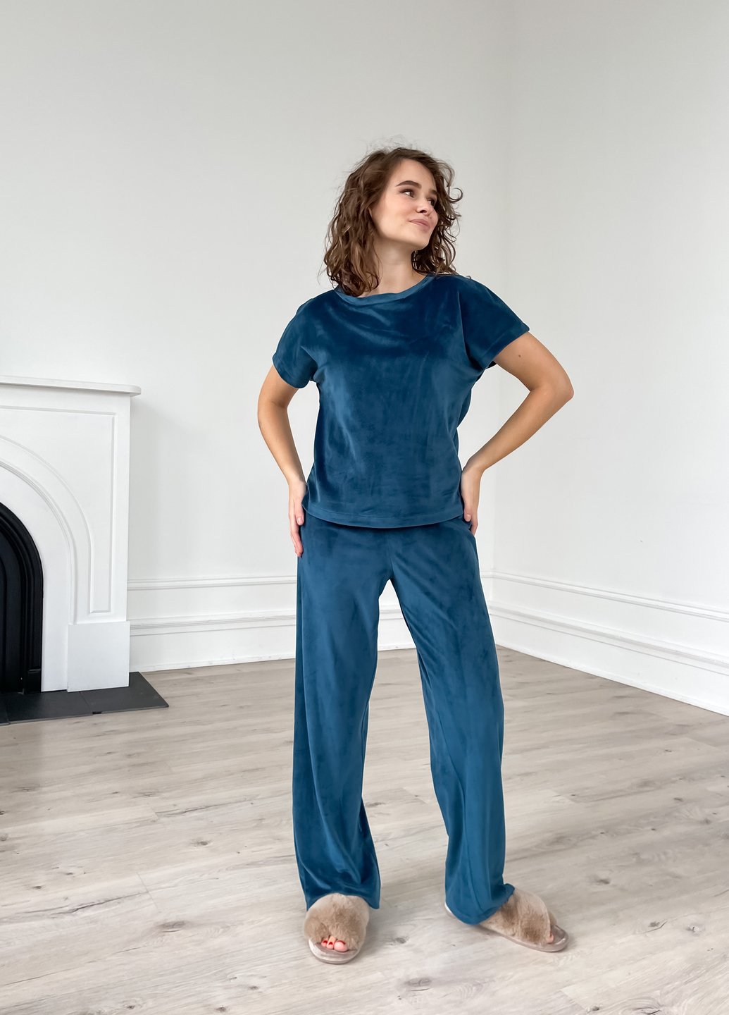 Велюровая женская пижама: брюки, футболка бутылочного цвета Merlini Медио 100000304 размер 42-44