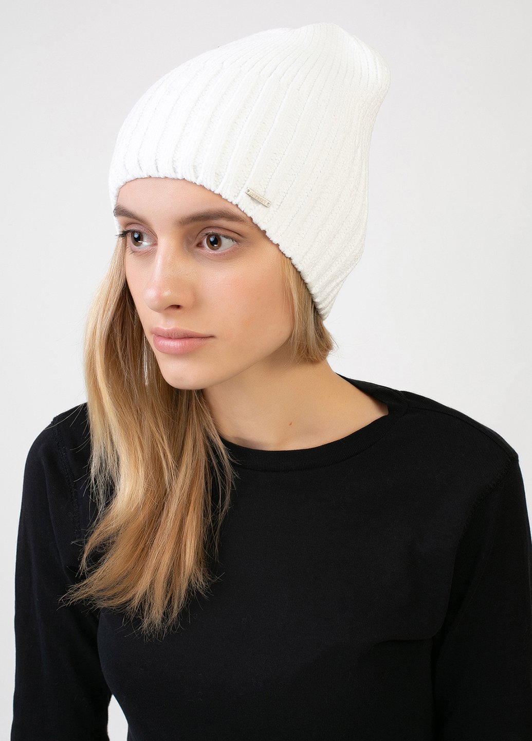 Купить Теплая зимняя велюровая шапка Merlini Бука 330015 - Белый в интернет-магазине