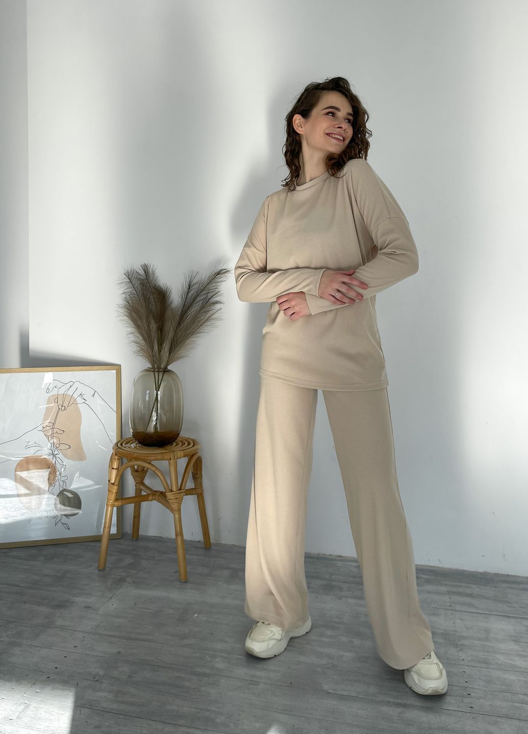 Купити Костюм жіночий у рубчик бежевого кольору з широкими штанами Merlini Мантуя 100000402, розмір XS-M в інтернет-магазині
