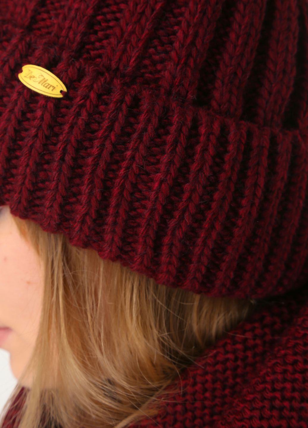 Купить Зимняя вязаная женская шапка с отворотом на флисовой подкладке DeMari Мия 500041 - Бордовый в интернет-магазине