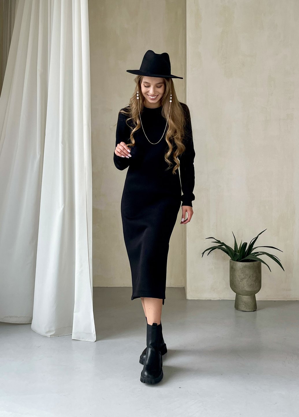 Купить Повседневное теплое зимние платье на флисе ниже колена черный Merlini Валанс 700001021, размер 42-44 (S-M) в интернет-магазине