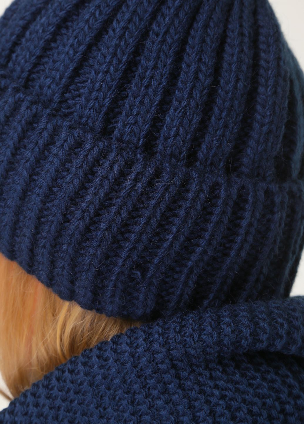 Купить Зимняя вязаная женская шапка с отворотом на флисовой подкладке DeMari Мия 500042 - Синий в интернет-магазине