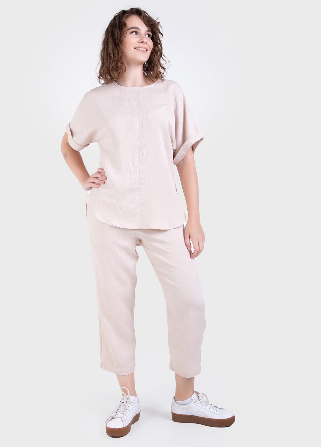 Купити Літній костюм жіночий двійка бежевого кольору: штани, футболка Merlini Санремо 100000149, розмір 42-44 в інтернет-магазині