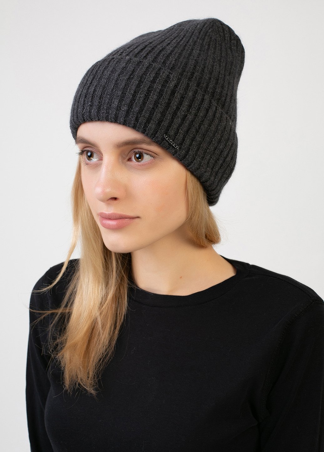 Купить Теплая зимняя велюровая шапка Merlini Хэлли 330081 - Тёмно-Серый в интернет-магазине