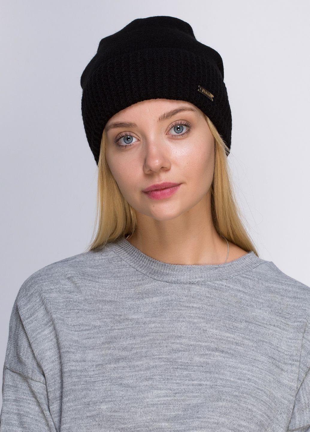 Купить Зимняя теплая женская шапка с отворотом на флисовой подкладке DeMari Ненси 550401 - Черный в интернет-магазине