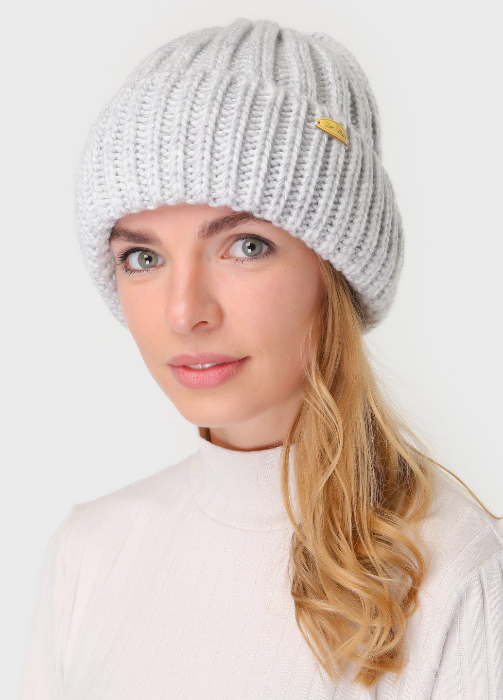 Купить Зимняя вязаная женская шапка с отворотом на флисовой подкладке DeMari Мия 500043 - Серый в интернет-магазине