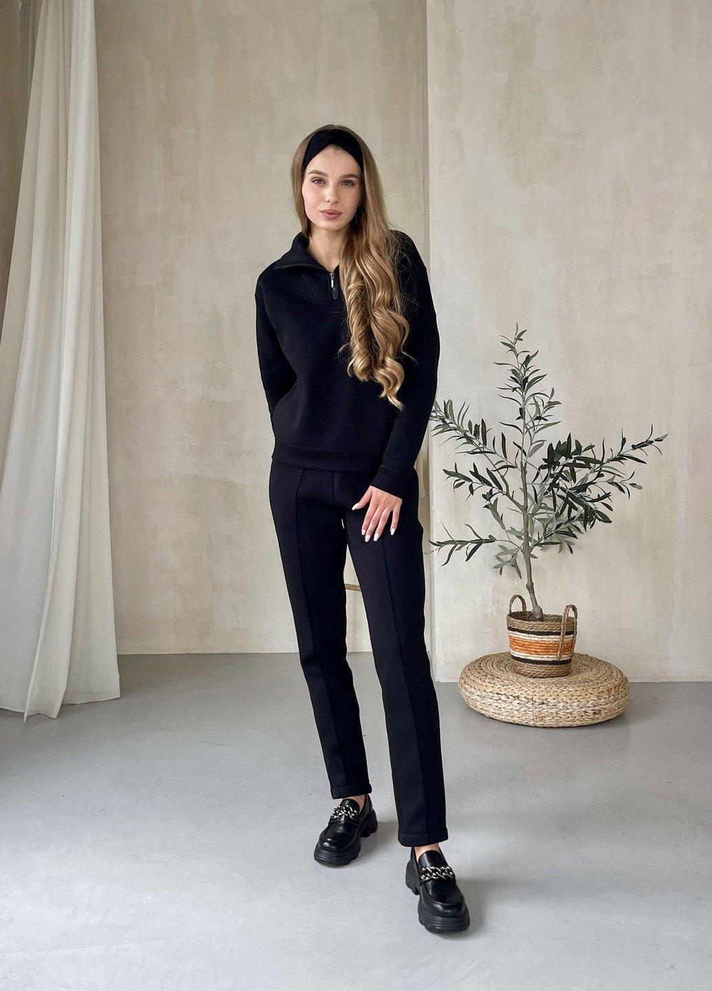 Купить Зимний женский костюм на флисе с кофтой на замке черный Merlini Версаль 100001121, размер 42-44 (S-M) в интернет-магазине
