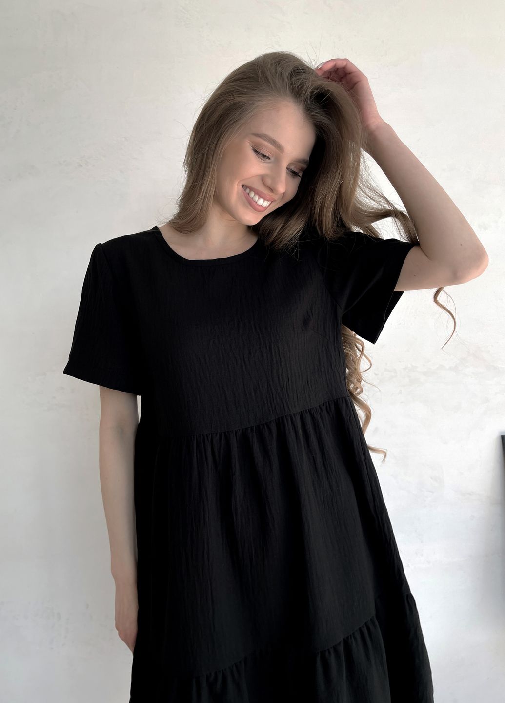 Купить Женское платье до колена однотонное с коротким рукавом из льна черное Merlini Сесто 700000161, размер 42-44 (S-M) в интернет-магазине