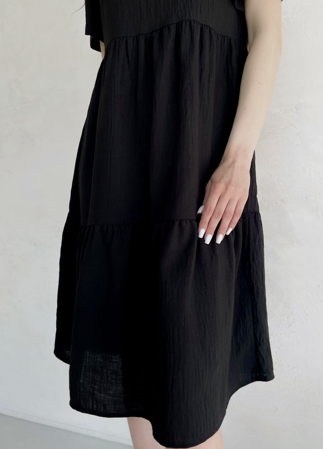 Купить Женское платье до колена однотонное с коротким рукавом из льна черное Merlini Сесто 700000161, размер 42-44 (S-M) в интернет-магазине