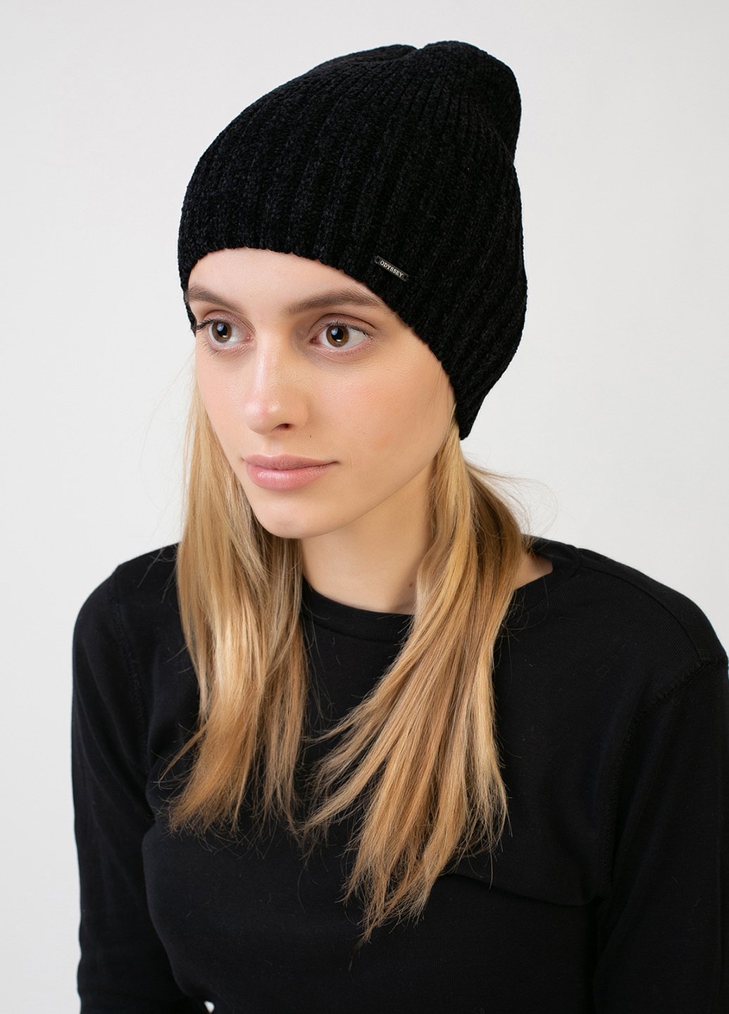 Купить Теплая зимняя велюровая шапка Merlini Бука 330021 - Черный в интернет-магазине