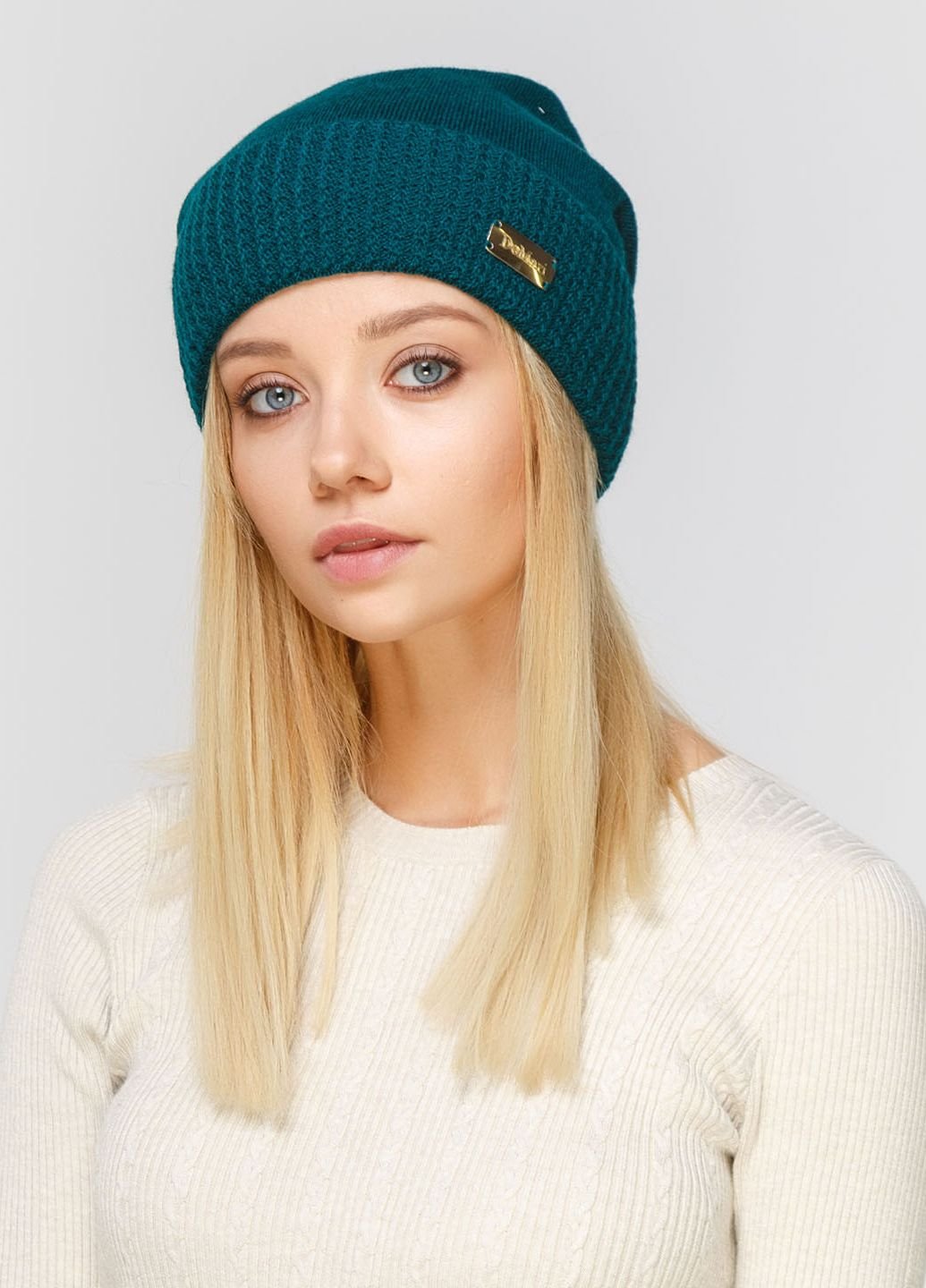 Купить Зимняя теплая женская шапка с отворотом на флисовой подкладке DeMari Ненси 550409 - Зелёный в интернет-магазине