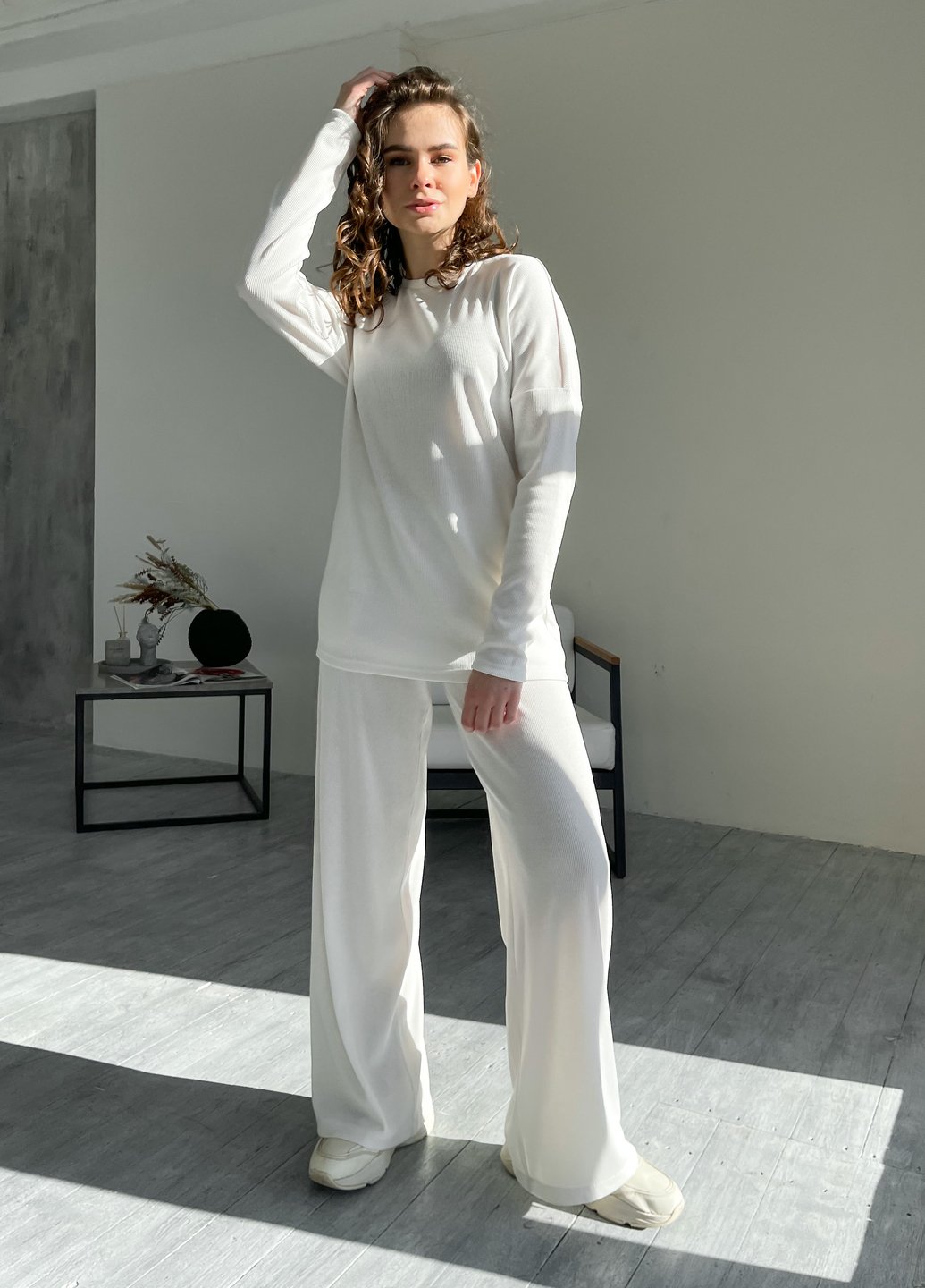 Купити Білий костюм жіночий у рубчик з широкими штанами Merlini Мантуя 100000406, розмір XS-M в інтернет-магазині
