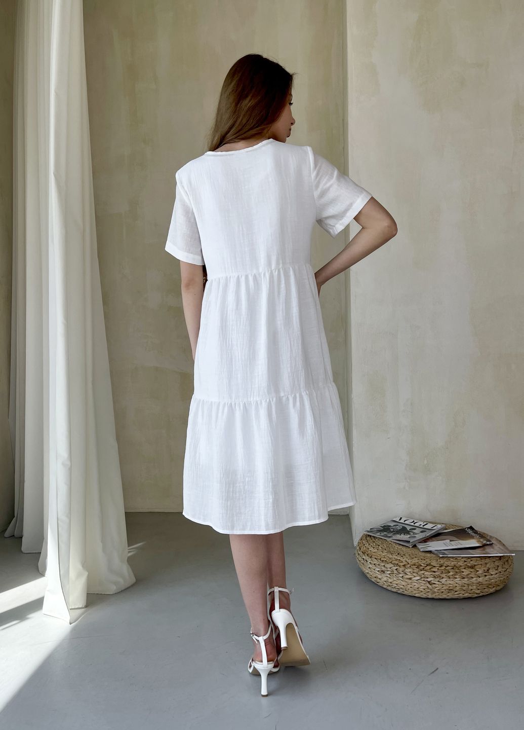 Купить Женское платье до колена однотонное с коротким рукавом из льна белое Merlini Сесто 700000163, размер 42-44 (S-M) в интернет-магазине