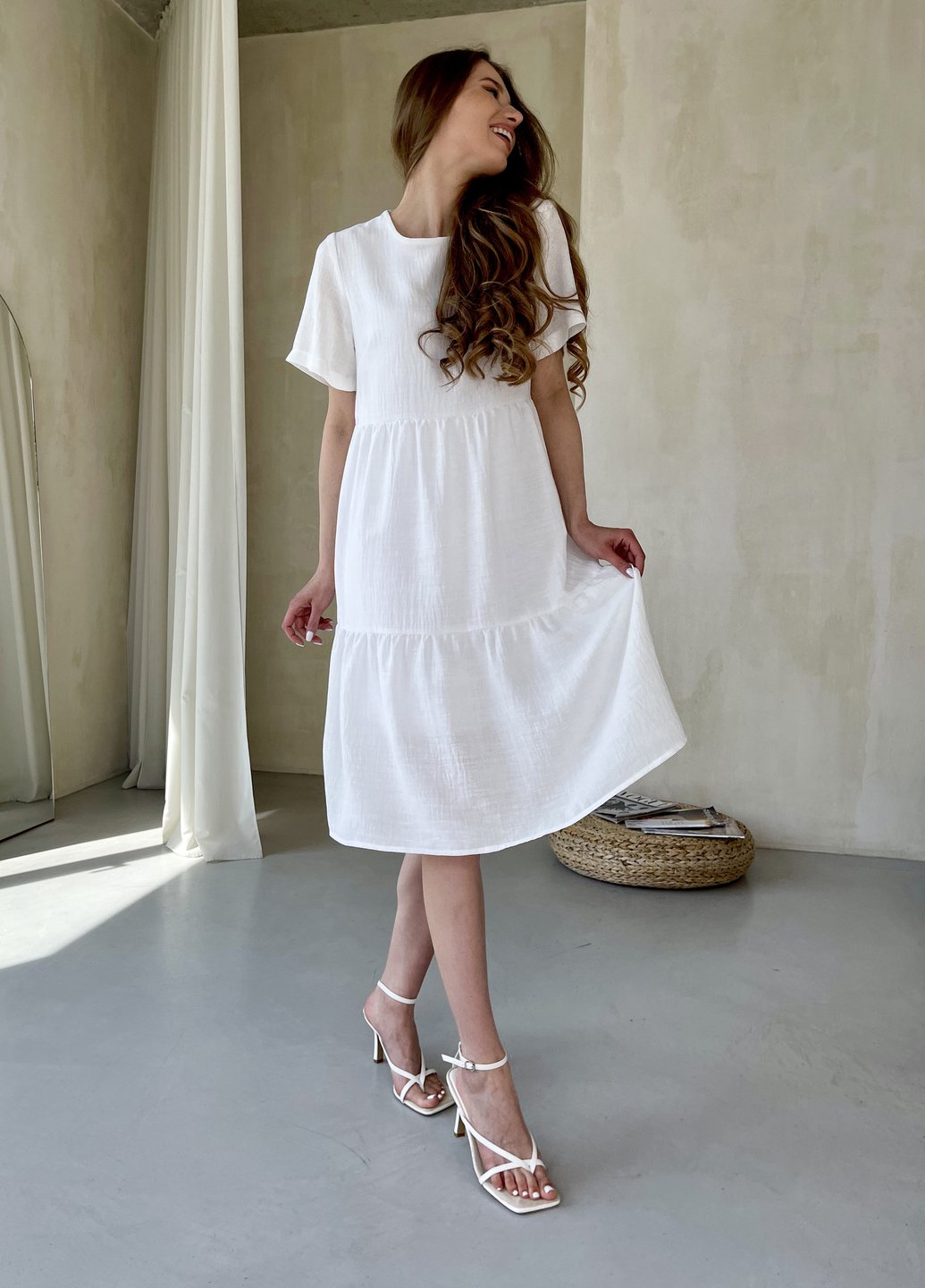Купити Жіноча сукня до коліна однотонна з коротким рукавом з льону біла Merlini Сесто 700000163, розмір 42-44 (S-M) в інтернет-магазині