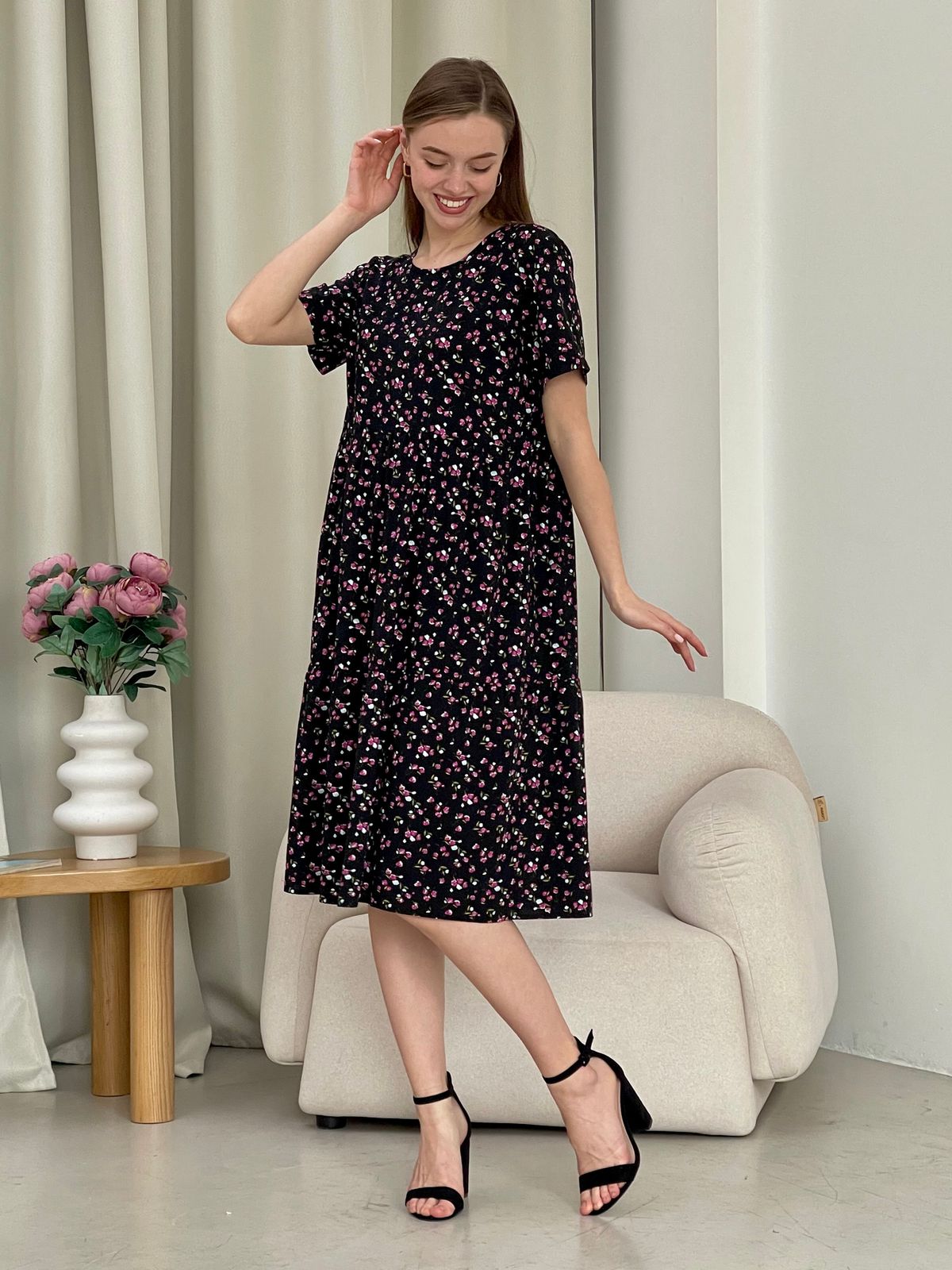 Купить Летнее платье с рюшами в цветочек чорное Merlini Казерта 700001261 размер 42-44 (S-M) в интернет-магазине